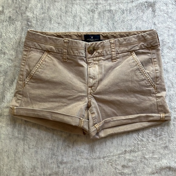 AEO American Eagle Outfitters Size 2 Women’s Midi Khaki Shorts (Stretch) - Picture 3 of 4